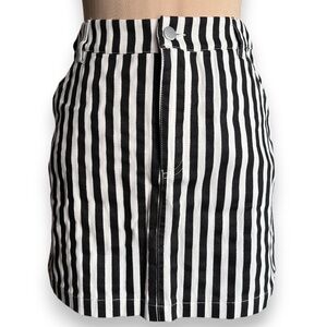 FOREVER 21 black white striped mini skirt size S NWT